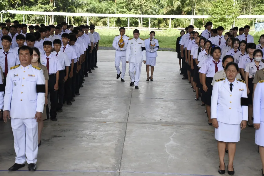  ร่วมพิธีถวายสักการะ และวางพานพุ่ม และลงนามถวายพระพร เนื่องในโอกาสวันคล้ายวันพระราชสมภพ สมเด็จพระนางเจ้าสุทิดา