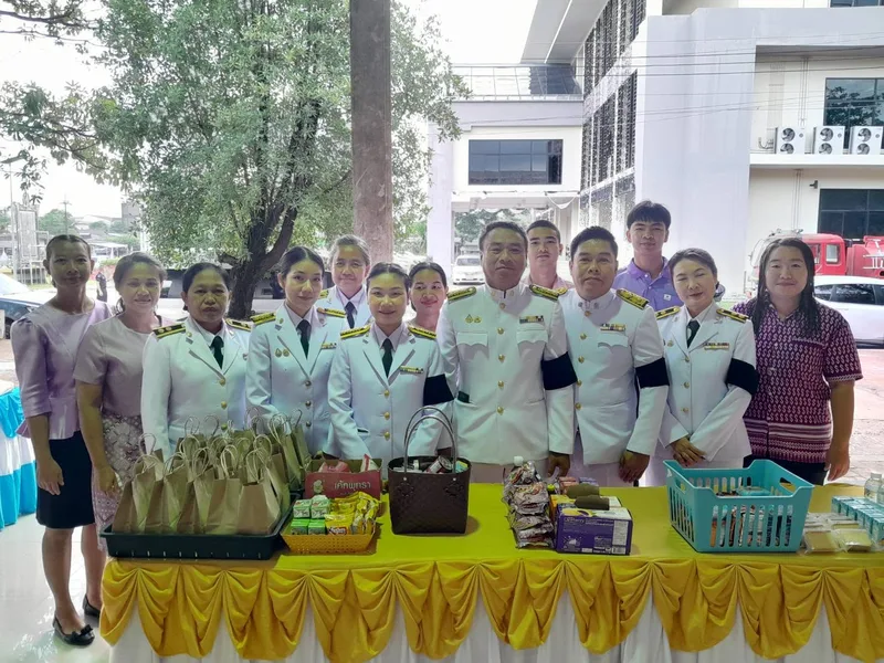 ทำบุญตักบาตรถวายพระราชกุศล เนื่องในโอกาสวันคล้ายวันพระราชสมภพ 